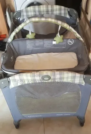 Neatly Used Graco Playard Wit Reversible Napper Changer Bed Wit Manual