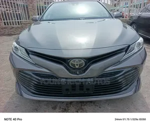 Toyota Camry XLE V6 FWD (3.5L 6cyl 8AM) 2018 Gray