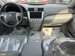 Toyota Camry LE 4dr Sedan (2.5L 4cyl 6AM) 2010 Gray