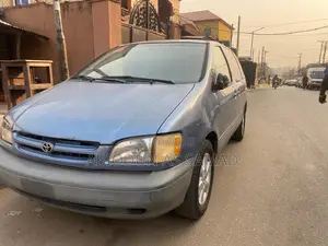 Toyota Sienna LE 4dr 1999 Blue