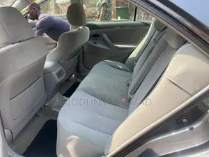 Toyota Camry LE 4dr Sedan (2.4L 4cyl 5A) 2009 Gray