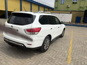 Nissan Pathfinder SL 4dr SUV 4WD (3.5L 6cyl CVT) 2015 White
