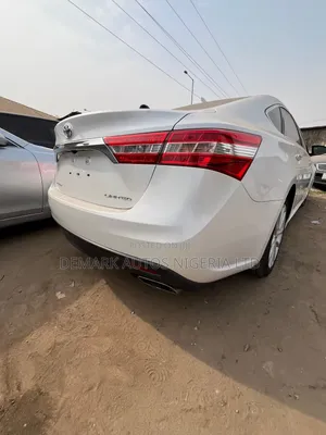 Toyota Avalon Limited 4dr Sedan (3.5L 6cyl 6A) 2015 White