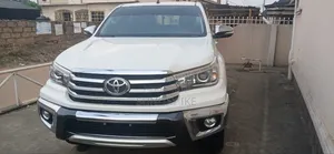 Toyota Hilux 2023 White