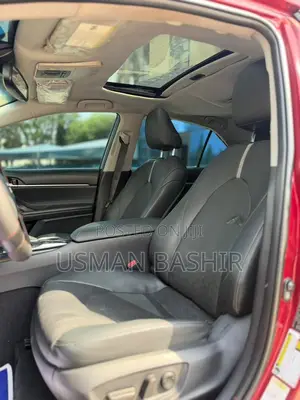 Toyota Camry 2018 Maroon