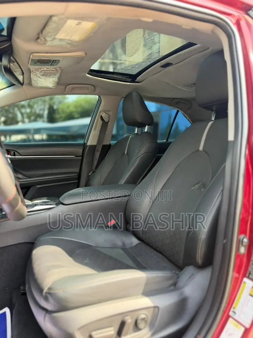 Toyota Camry 2018 Maroon