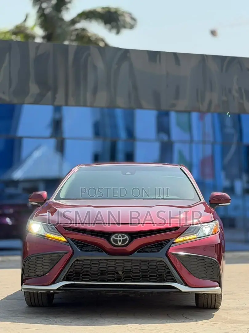 Toyota Camry 2018 Maroon