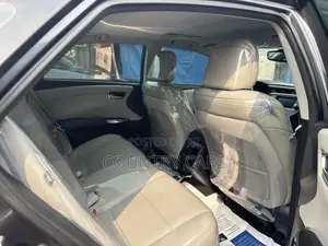 Toyota Avalon Limited Sedan FWD (3.5L 6cyl 6A) 2013