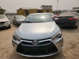 Toyota Camry SE 4dr Sedan (2.5L 4cyl 6A) 2016 Silver
