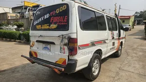 Toyota HiAce 2005 White