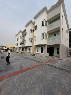 4bdrm Duplex in Lekki Phase1 for rent