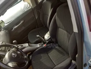 Toyota Auris 2011 Silver