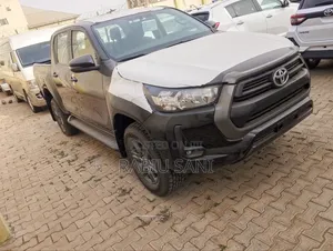 Toyota Hilux 2025 Black