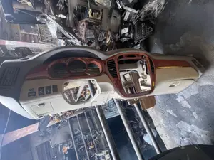 Dashboard for Highlander 2005