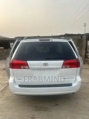 Toyota Sienna XLE 2005 White