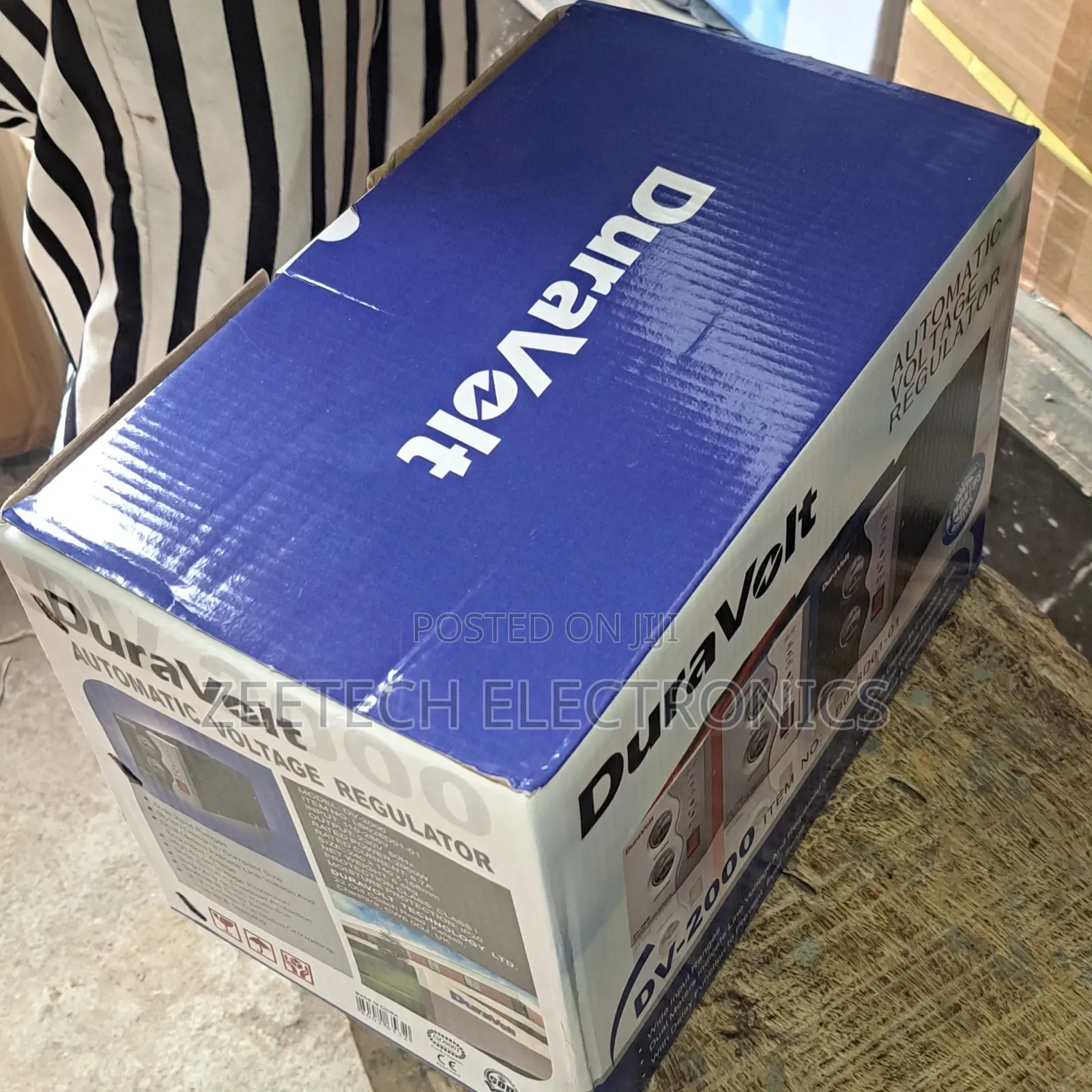 Duravolt Dv-2000 Automatic Voltage Regulator.