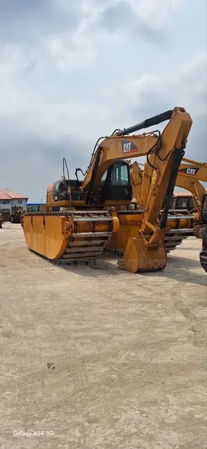 Caterpillar Swamp Buggy 320d2l. Price: 450 Million Naira