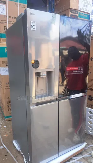 Lg Side-by-Side Refrigerator With Water and Ice Despenser