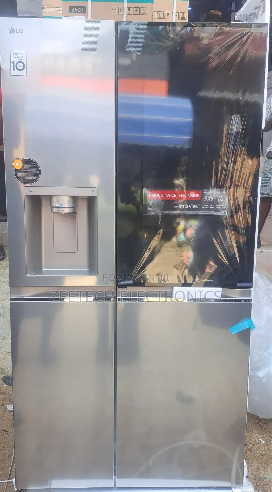 Lg Side-by-Side Refrigerator With Water and Ice Despenser