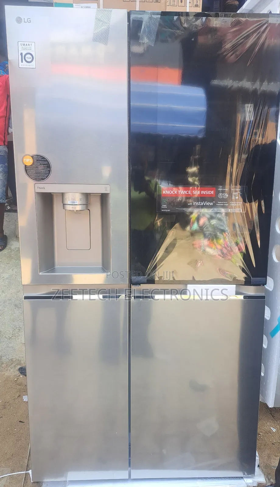 Lg Side-by-Side Refrigerator With Water and Ice Despenser