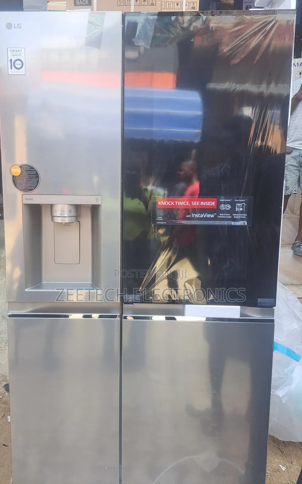 Lg Side-by-Side Refrigerator With Water and Ice Despenser