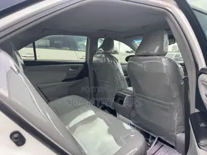 Toyota Camry XLE 4dr Sedan (3.5L 6cyl 6A) 2017 White