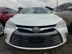 Toyota Camry XLE 4dr Sedan (3.5L 6cyl 6A) 2017 White