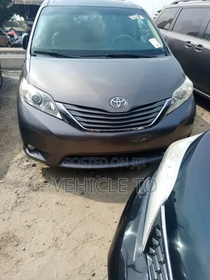 Toyota Sienna 2011 Gray