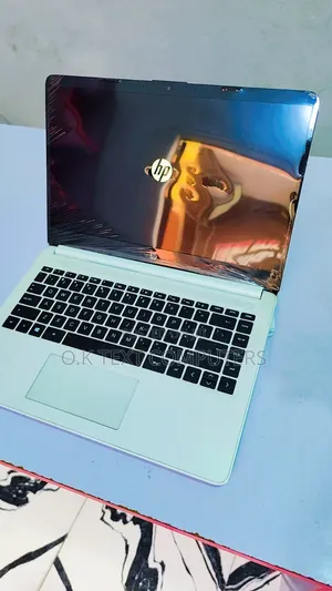 Laptop HP 14-Dq2031tg 4GB AMD A8 SSD 128GB
