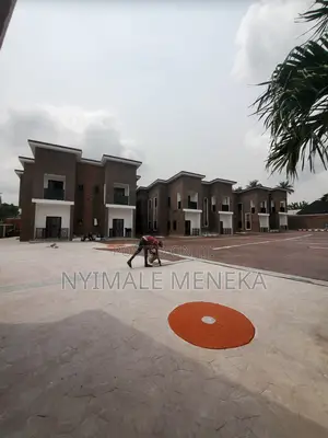 4bdrm Duplex in Old Gra for rent