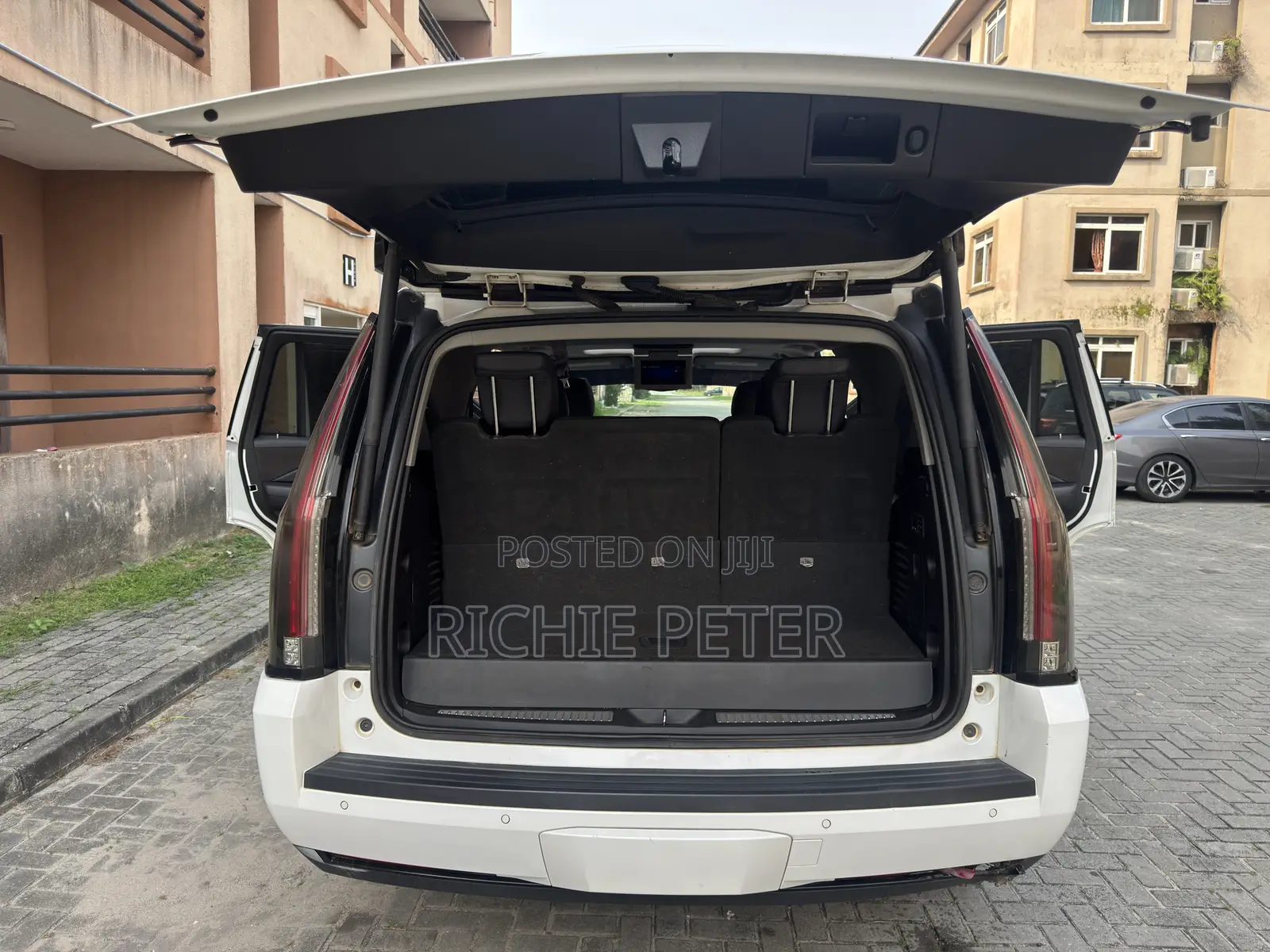 Cadillac Escalade 2018 White