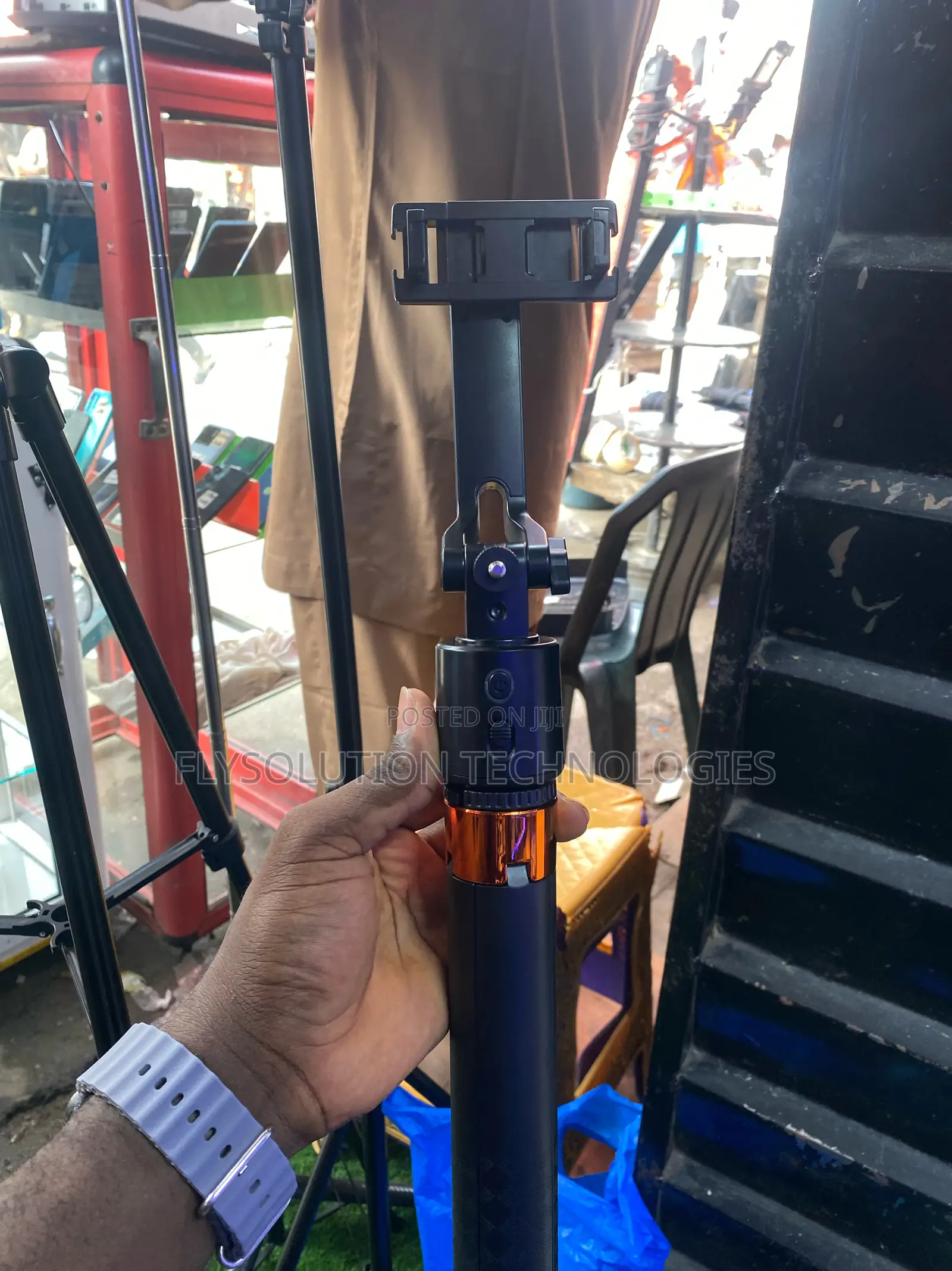 Q13 Smart Tracking Tripod