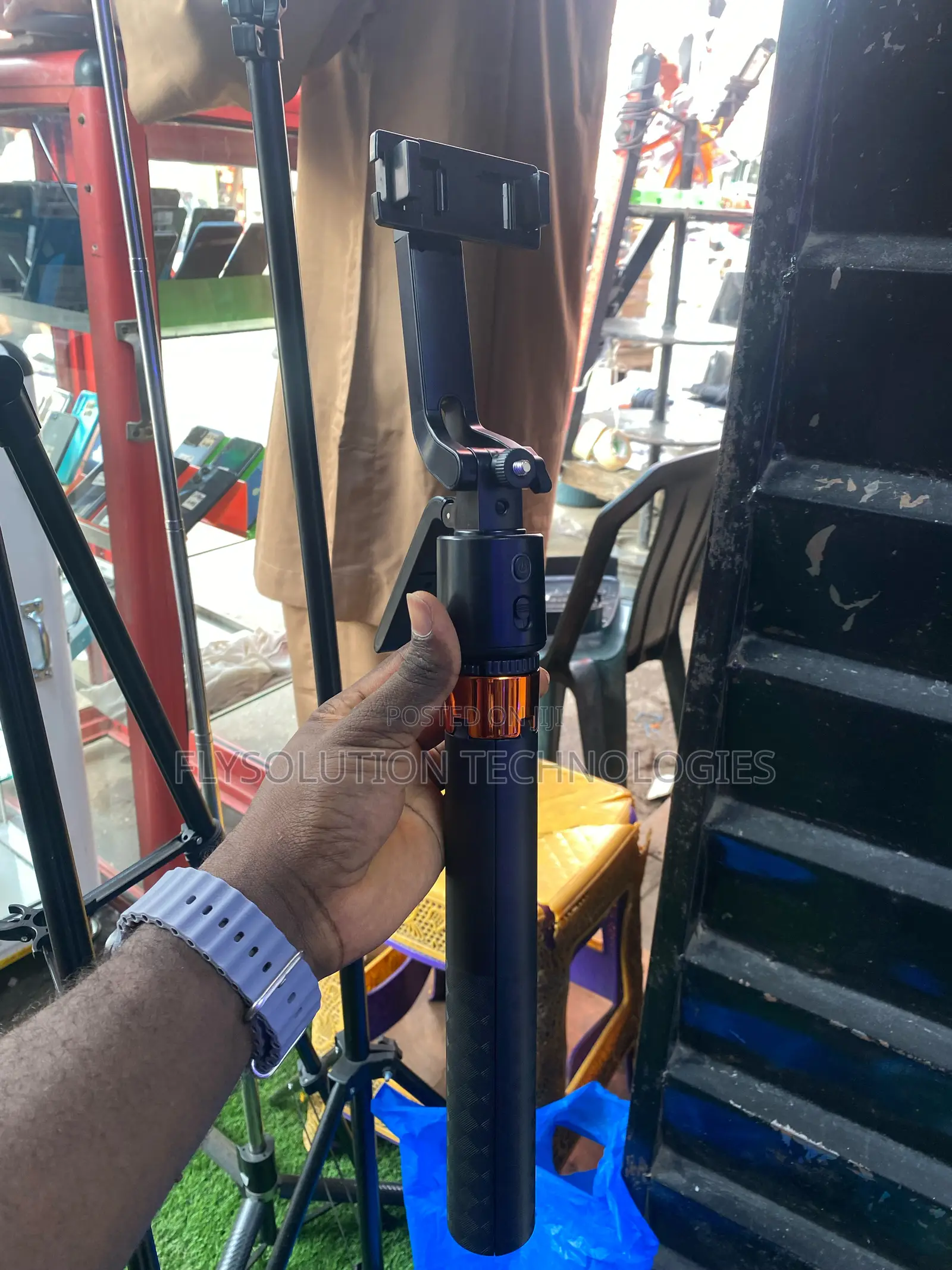 Q13 Smart Tracking Tripod