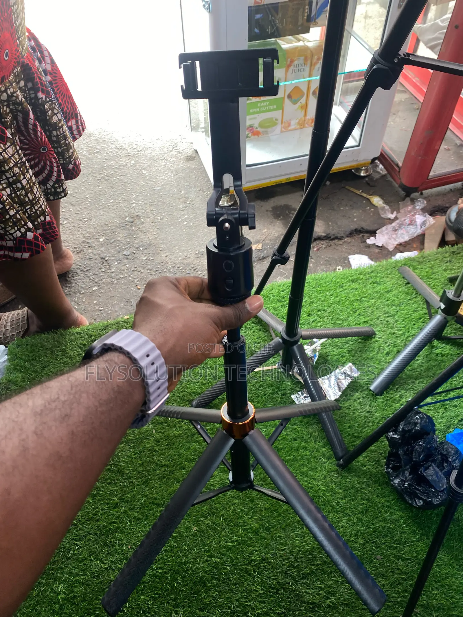 Q13 Smart Tracking Tripod