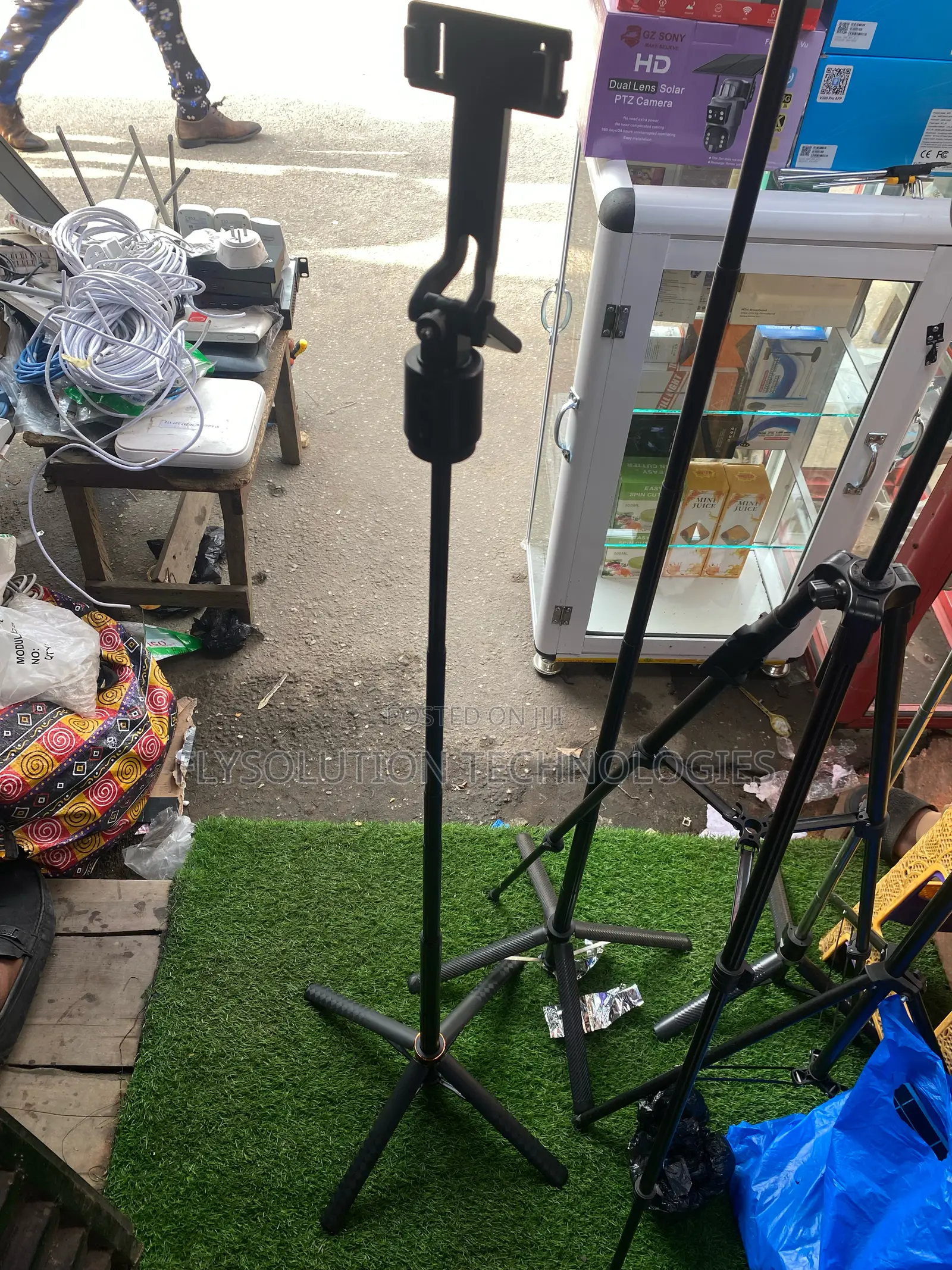 Q13 Smart Tracking Tripod