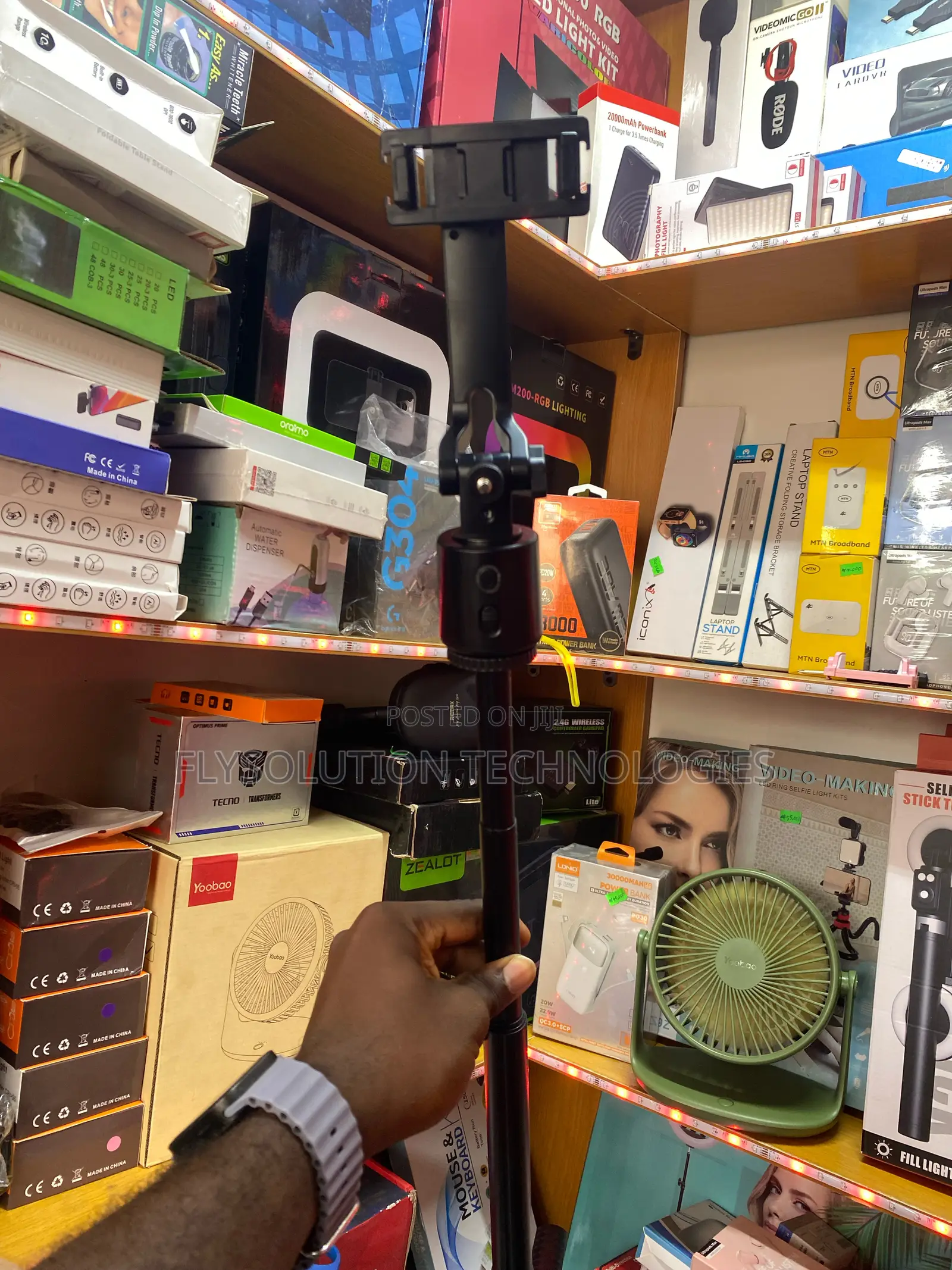 Q13 Smart Tracking Tripod