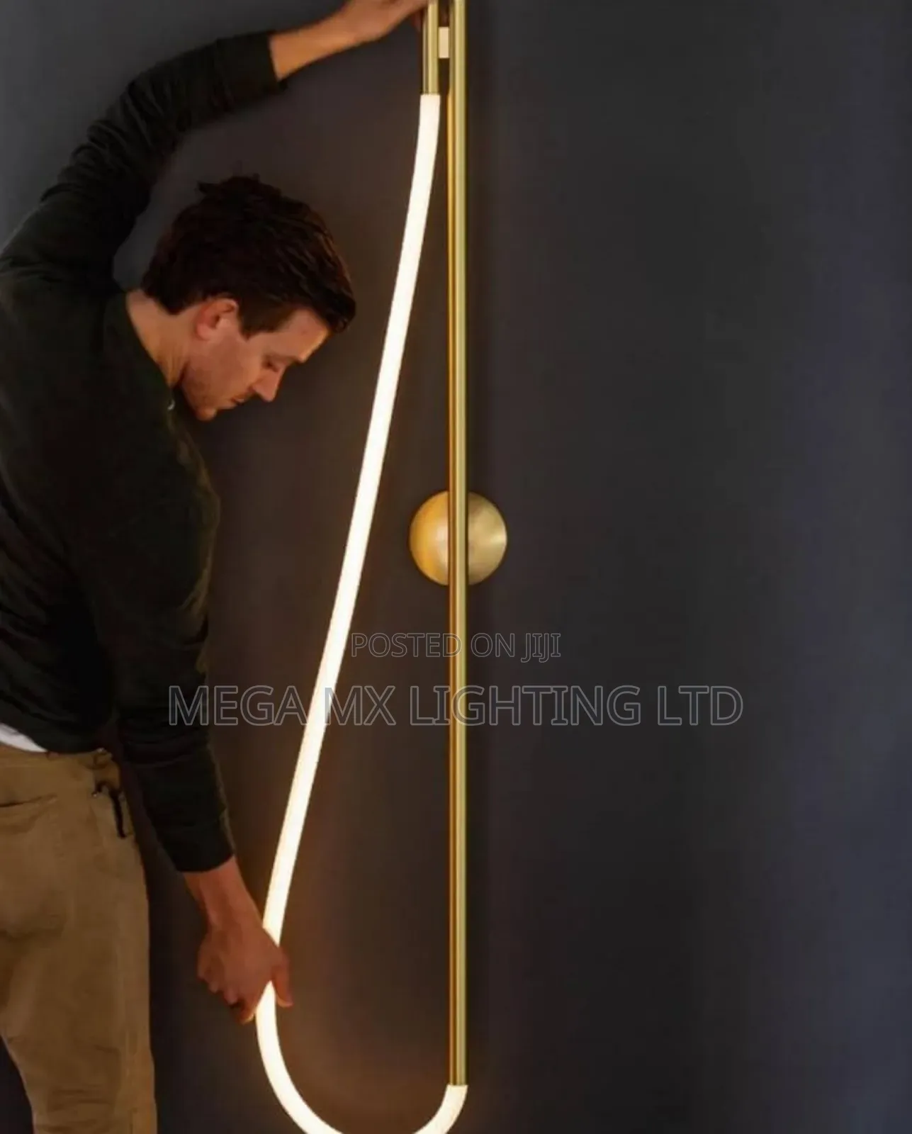 Artistic Wall Light With Vertical Rod Flowing Curve Design