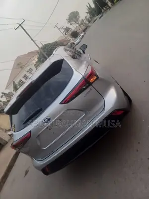 Toyota Highlander XLE 2021 Silver