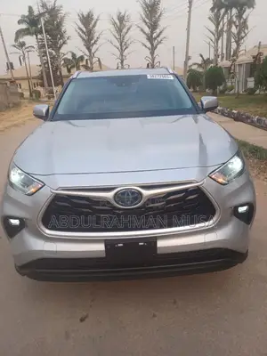Toyota Highlander XLE 2021 Silver