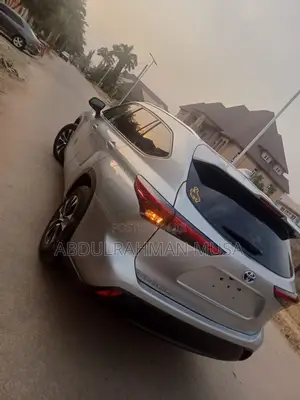 Toyota Highlander XLE 2021 Silver
