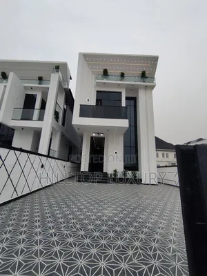 Furnished 5bdrm Duplex in Chevron for sale