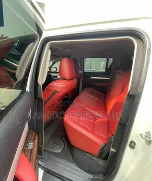 Toyota Hilux 2022 White
