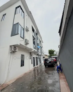 3bdrm Apartment in Magodo Phase 2 for sale