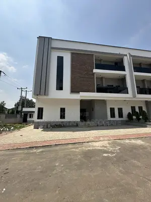 6bdrm Duplex in Durumi for sale