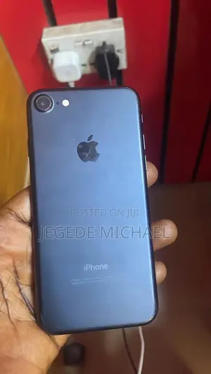 Apple iPhone 7 32 GB Black