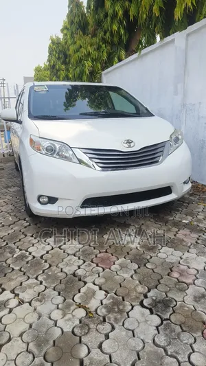 Toyota Sienna Limited Premium 7-Passenger 4dr Minivan (3.5L 6cyl 6A)