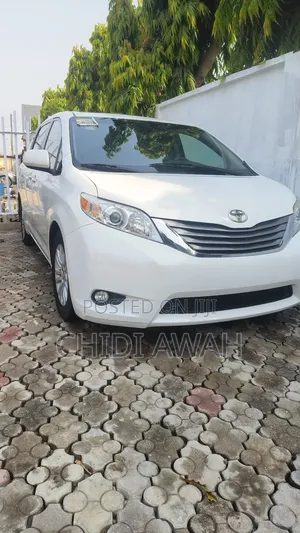 Toyota Sienna Limited Premium 7-Passenger 4dr Minivan (3.5L 6cyl 6A)