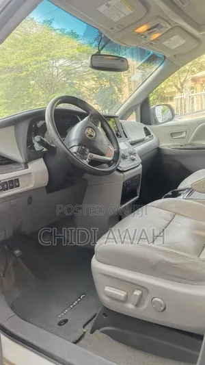 Toyota Sienna Limited Premium 7-Passenger 4dr Minivan (3.5L 6cyl 6A)