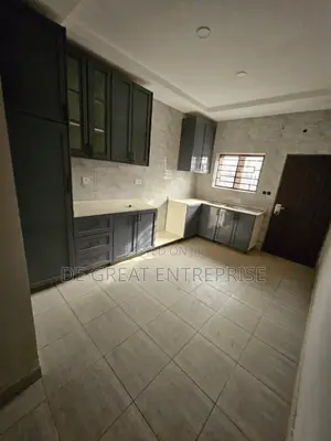 4bdrm Townhouse / Terrace in Private, Galadimawa for rent