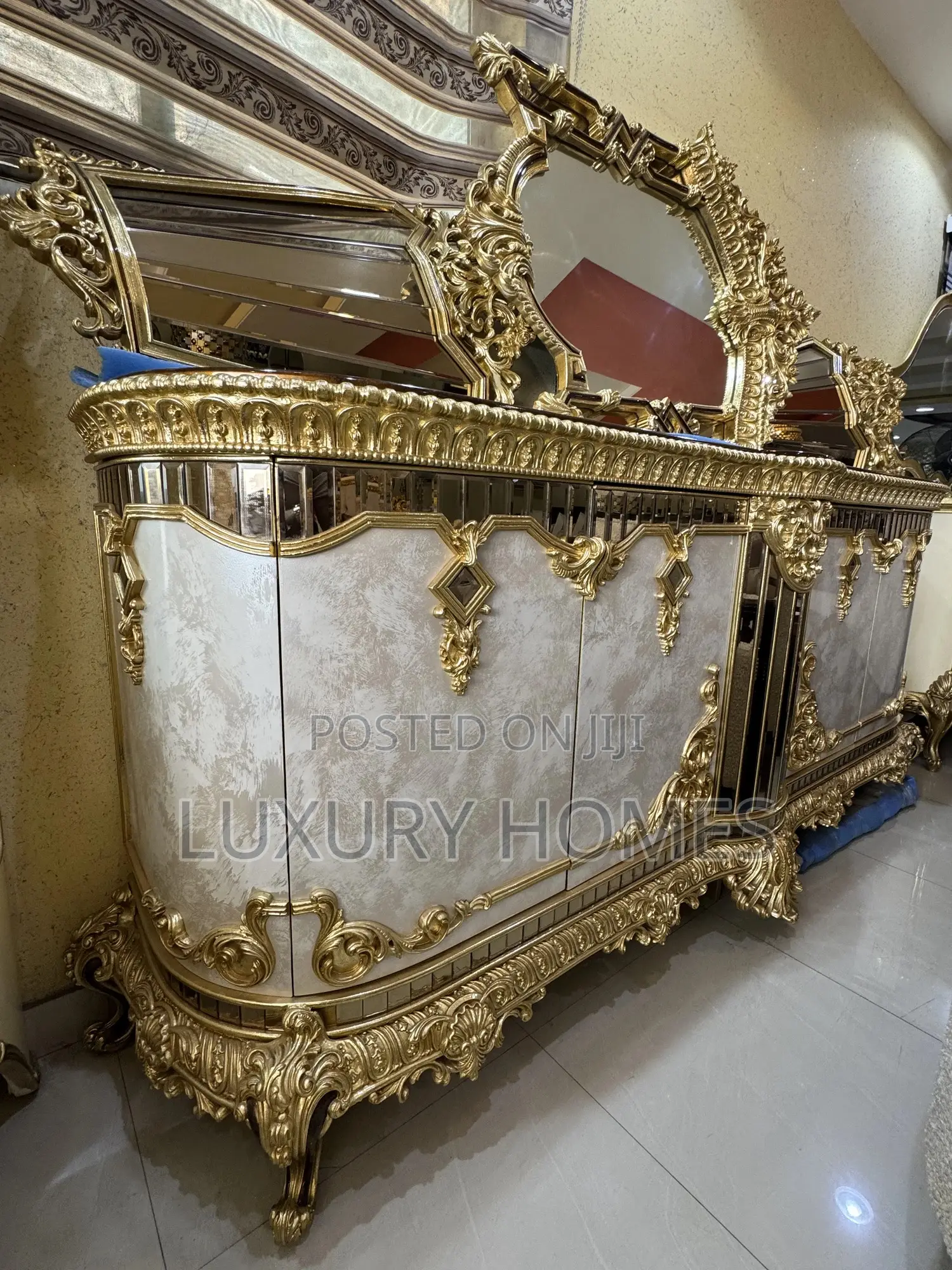 Royal Dining Console
